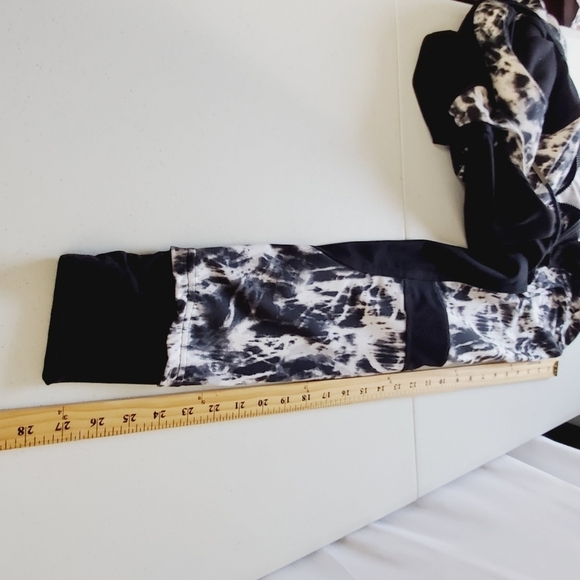 XCVI Movement Zip Front Jacket Size XL Marble Print Stretch High Neck Active - Picture 9 of 13